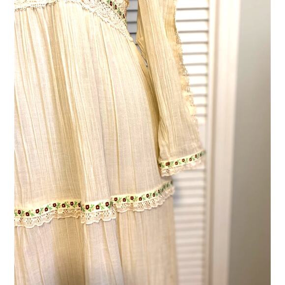 Gunne Sax style 1970s Gauzy Tiered Off-white Maxi Maiden Dress Boho lace trim - Picture 4 of 10